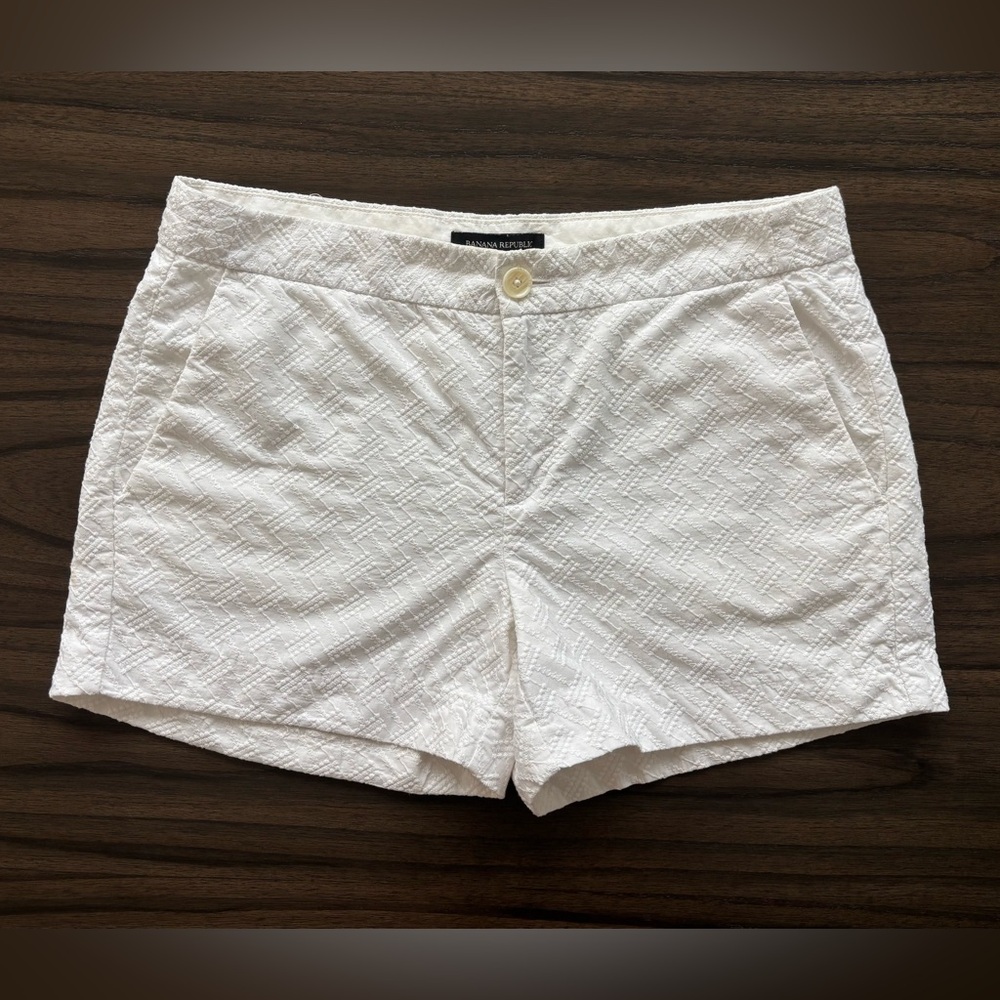 Banana Republic cotton shorts with embroidery pattern, white (size 4)